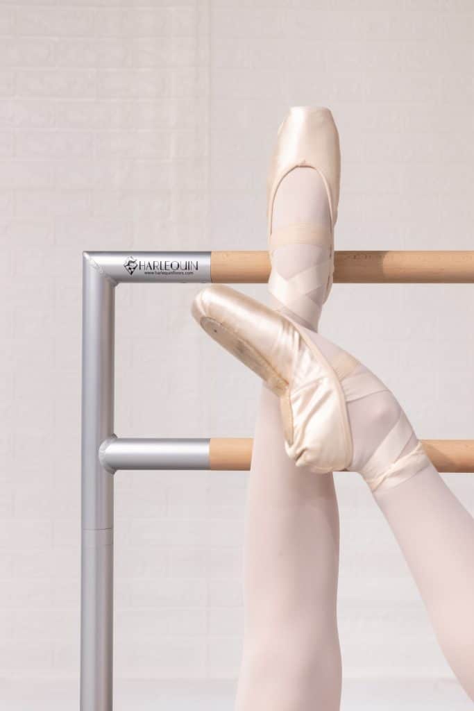  foot-arch-stretching-ballet-foot-pressing