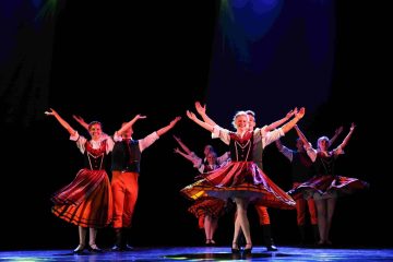 舞者在舞台上表演